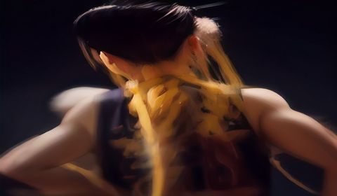 开云体育NBA季后赛投注指南配图，篮球飞向篮筐的精彩瞬间在灯光下熠熠生辉
